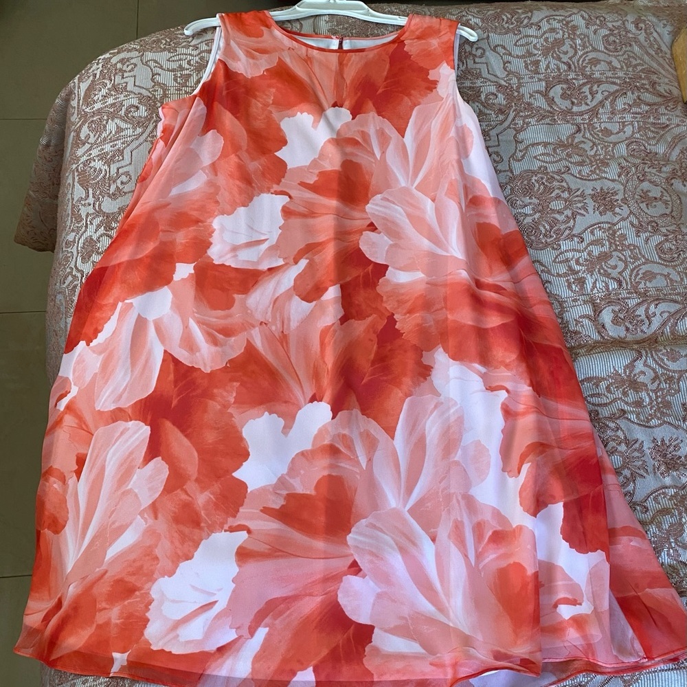 NWOT JCPenney JH Size  16, multicolor dresser.